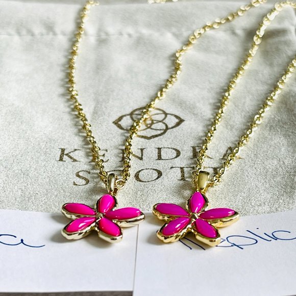 KENDRA SCOTT Kyla Flower Gold Pendant Necklace in Raspberry MOP - DO NOT BUY! - Picture 3 of 14